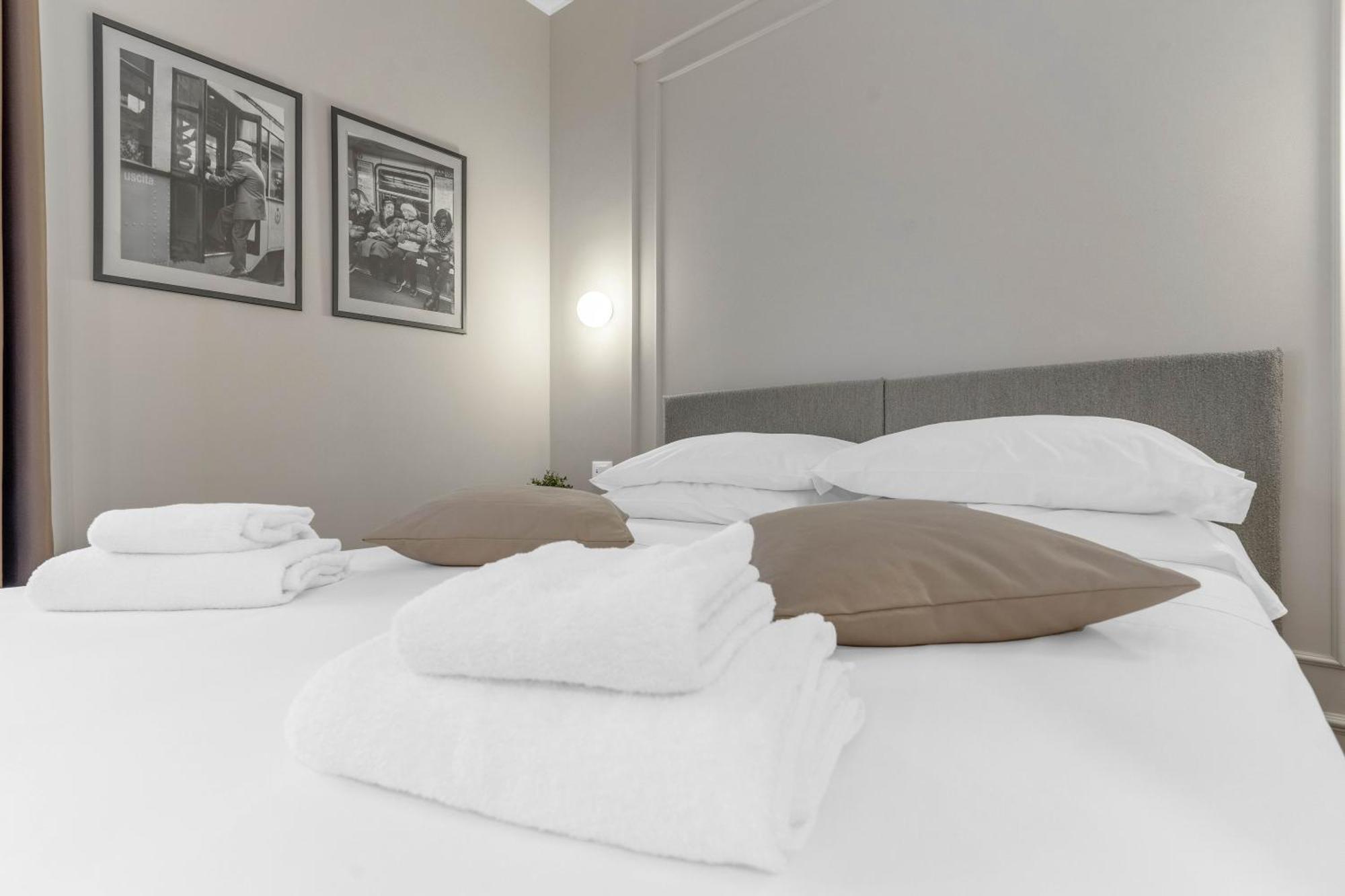 Torriani Suites Foresteria Lombarda Milan Bagian luar foto